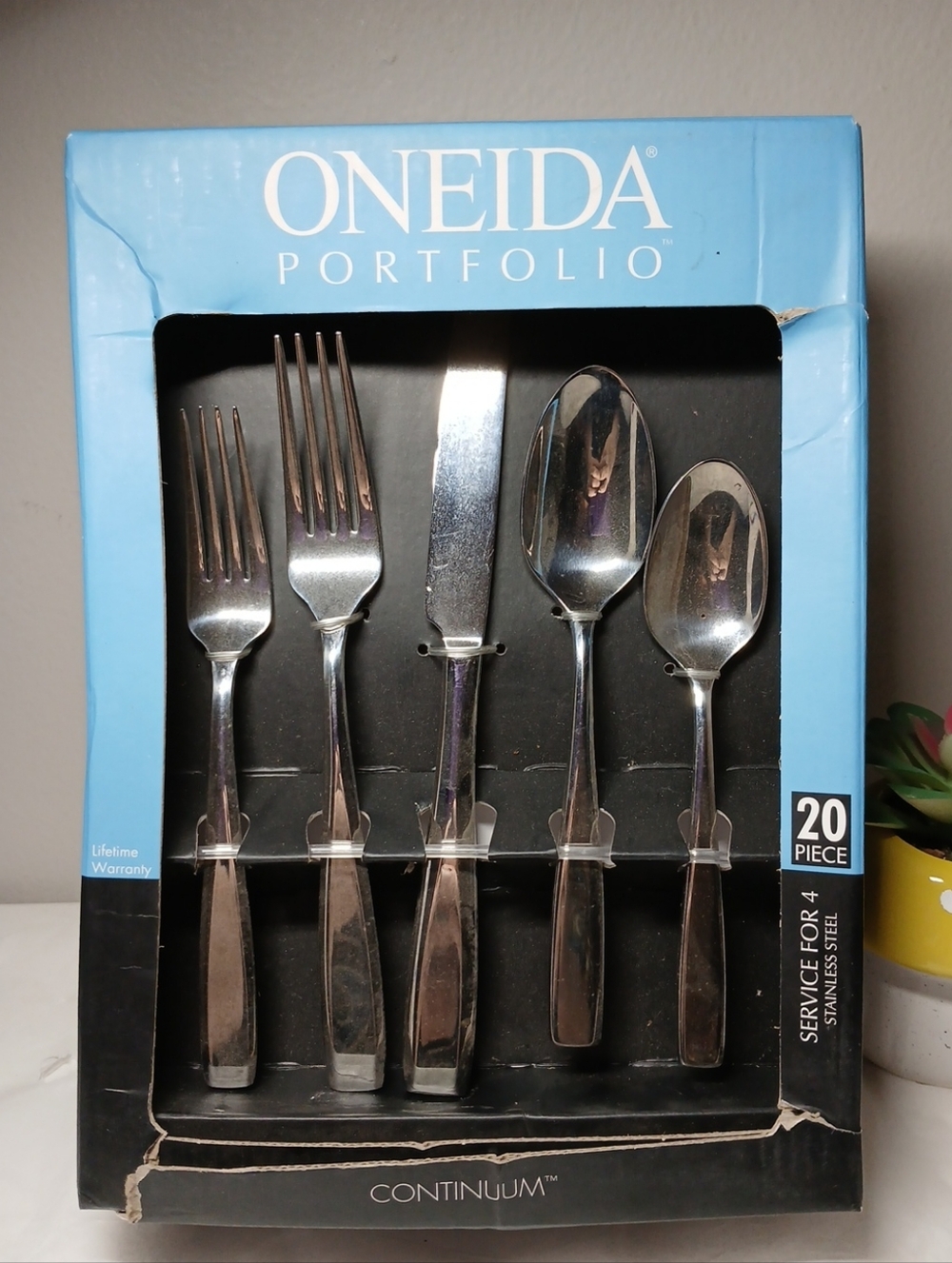 Oneida Continuum Stainless Steel Flatware Set 20 Piece Service For 4 New In Box